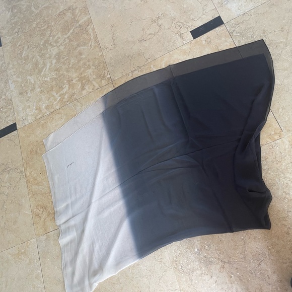 VINTAGE GUCCI RARE SCARF/SARONG - Picture 14 of 14